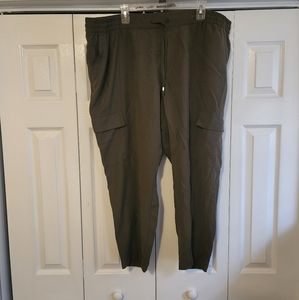 Army green Old Navy Capris XXL